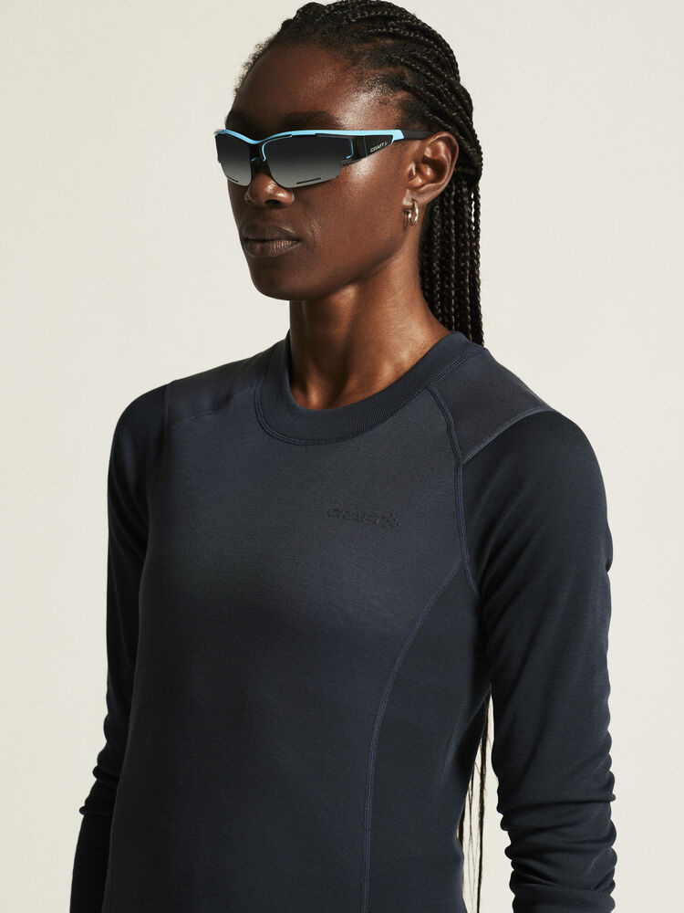 1909708-375395_CORE20Warm20Baselayer20Set20W_closeup3
