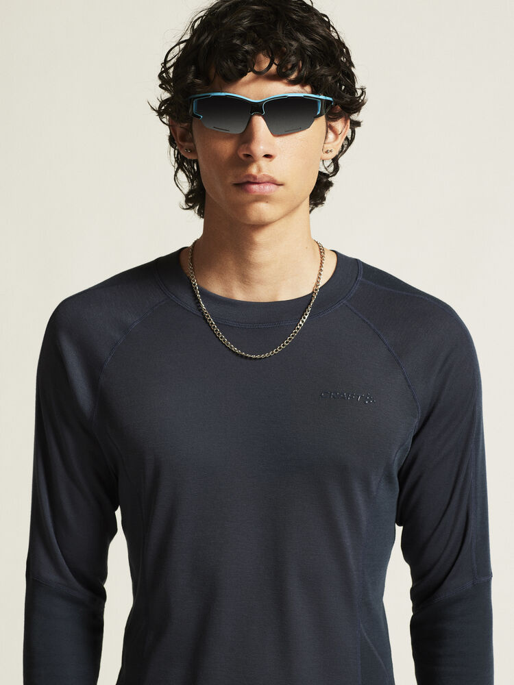 1909709-375395_CORE20Warm20Baselayer20Set20M_closeup4