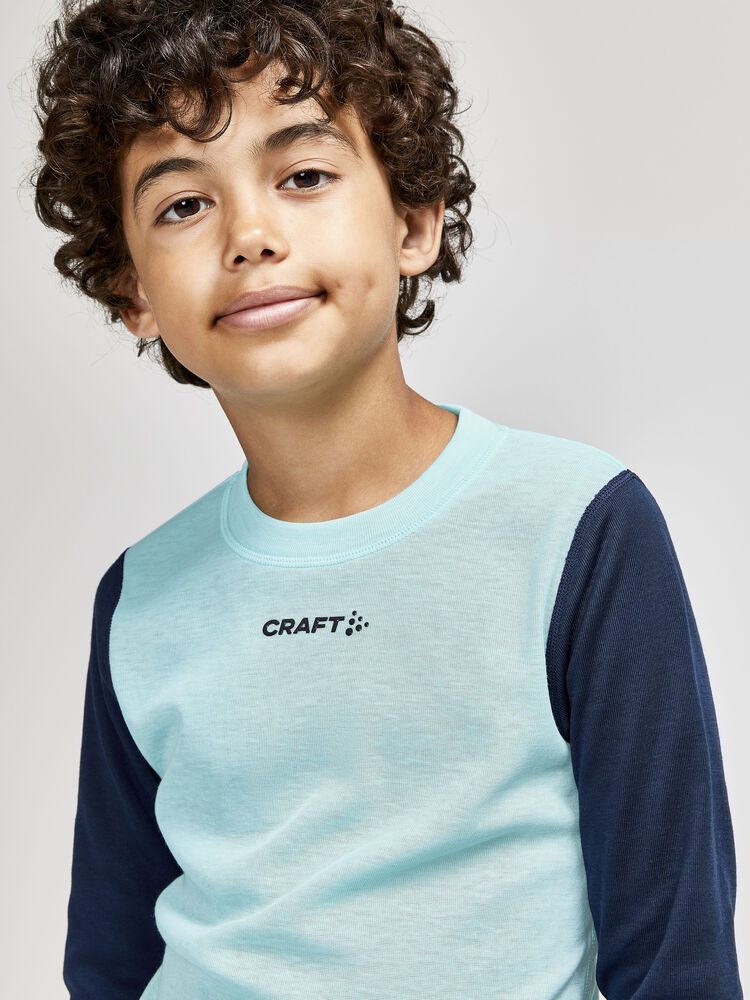 1909712-396319_CORE20Warm20Baselayer20Set20J_Closeup3
