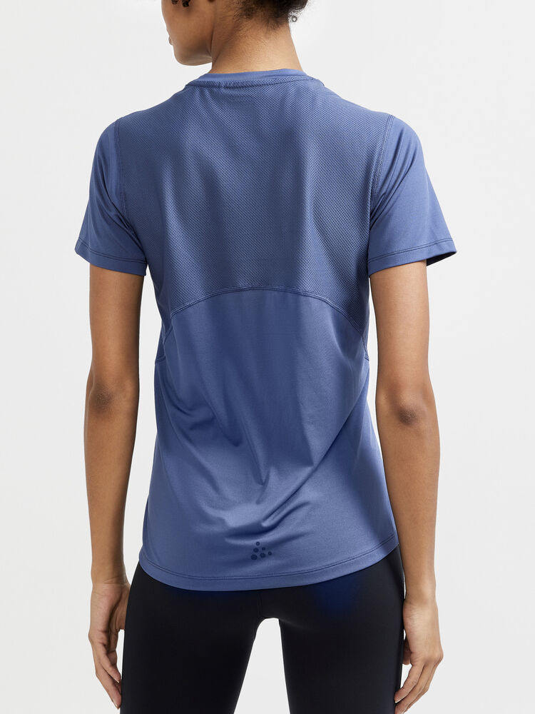 1909984-300000_ADV20Essence20SS20Tee20W_Closeup2