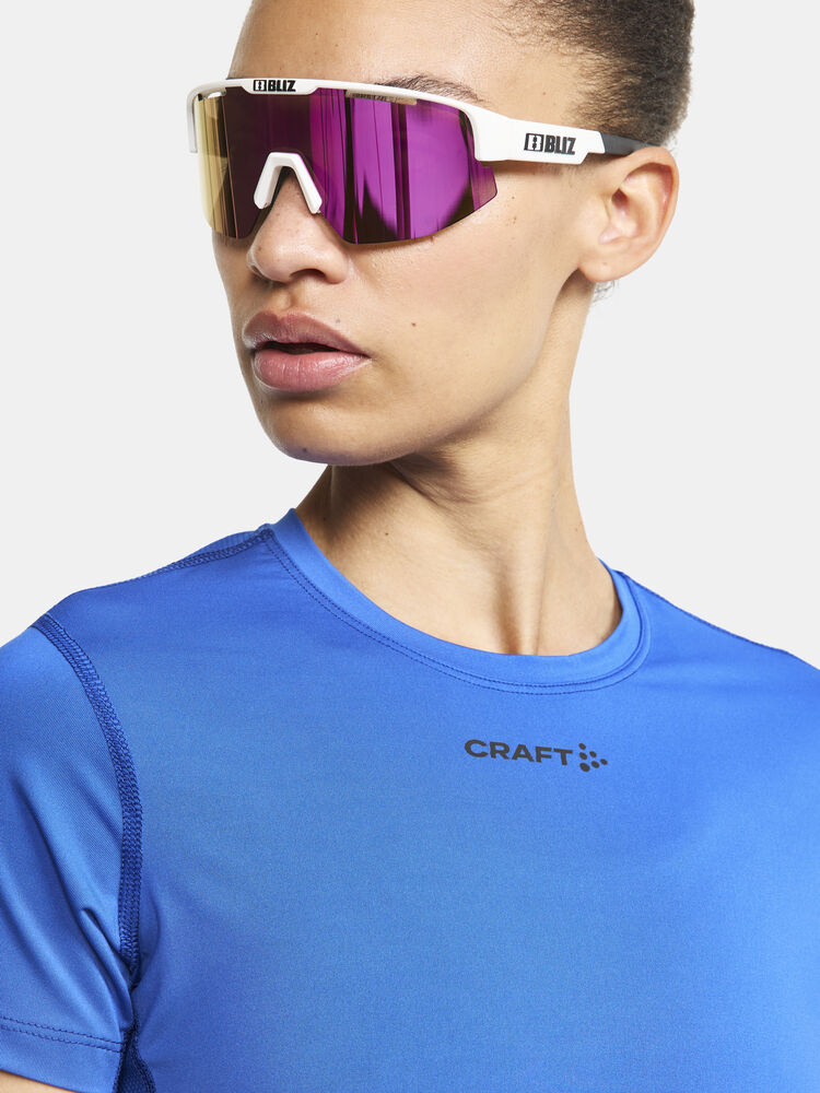 1909984-359000_ADV20Essence20SS20Tee20W_closeup5