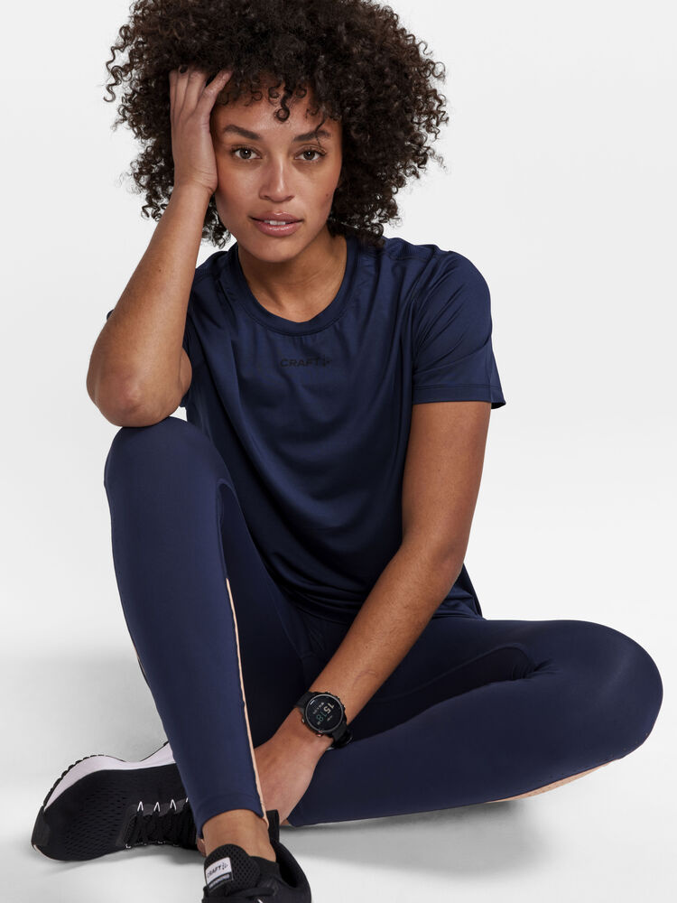 1909984-396000_ADV20Essence20SS20Tee20W_Closeup4