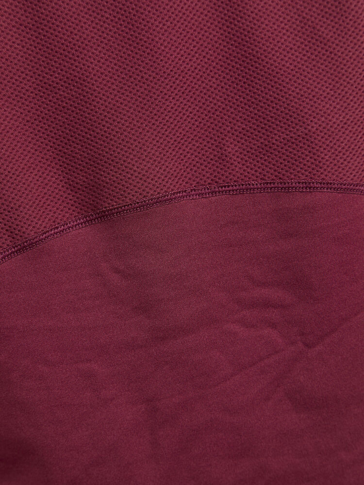 1909984-497000_ADV20Essence20SS20Tee_Closeup3