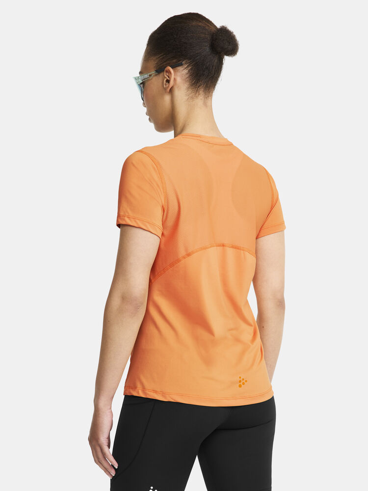 1909984-533000_ADV20Essence20SS20Tee20W_closeup2