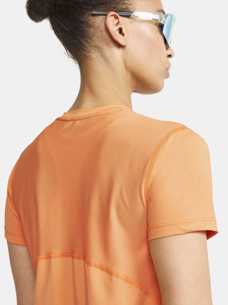 1909984-533000_ADV20Essence20SS20Tee20W_closeup5