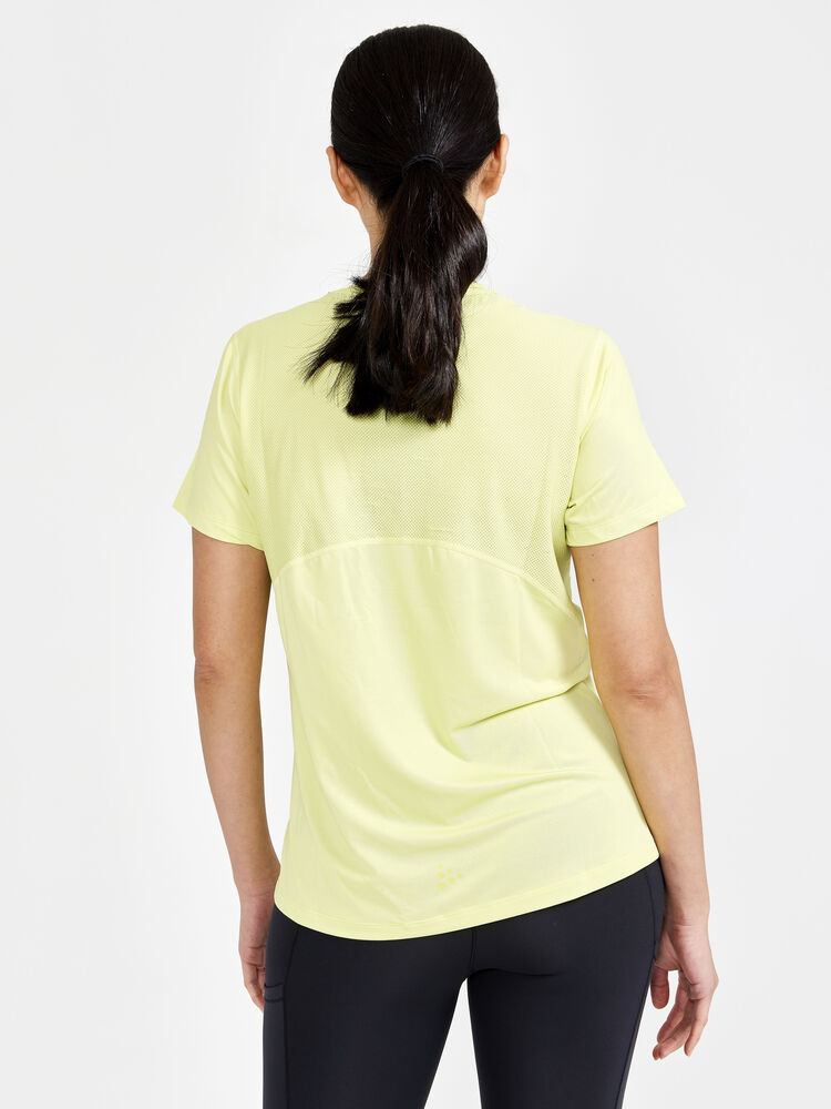 1909984-541000_ADV20Essence20SS20Tee20W_Closeup2