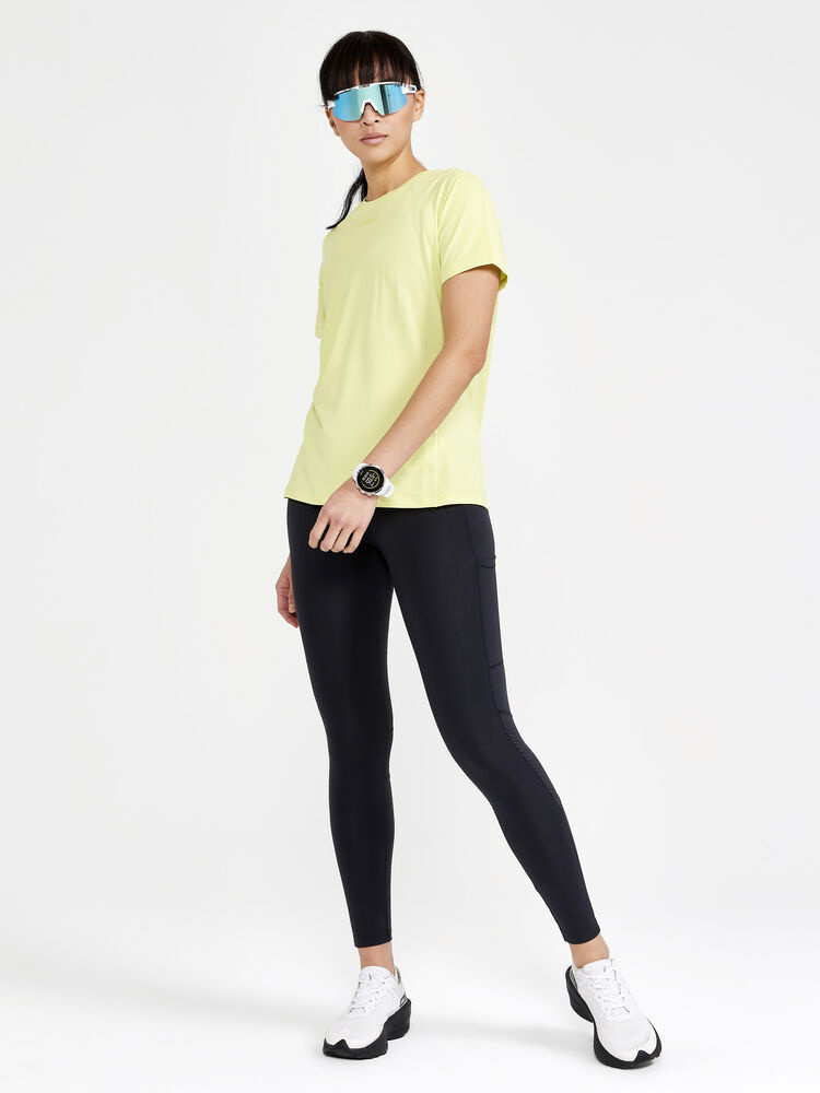 1909984-541000_ADV20Essence20SS20Tee20W_Closeup5