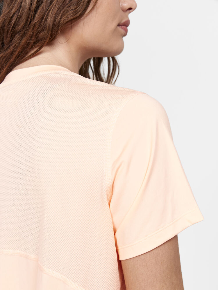 1909984-840000_ADV20Essence20SS20Tee20W_Closeup4