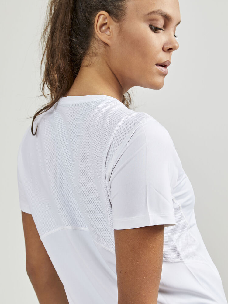 1909984-900000_ADV20Essence20SS20Tee_Closeup4