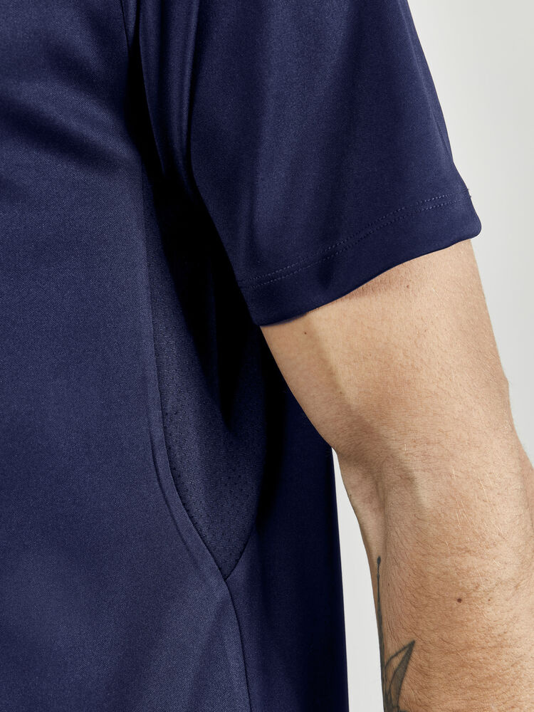 1910142-390000_Evolve20Tee20M_Closeup5