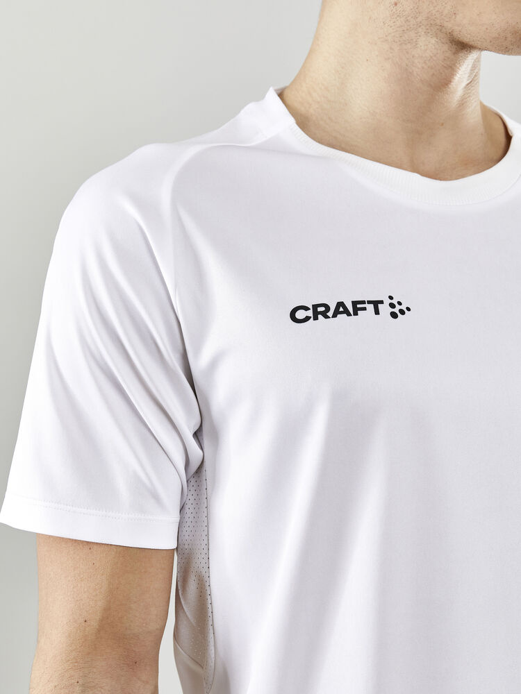 1910142-900000_Evolve20Tee20M_Closeup4