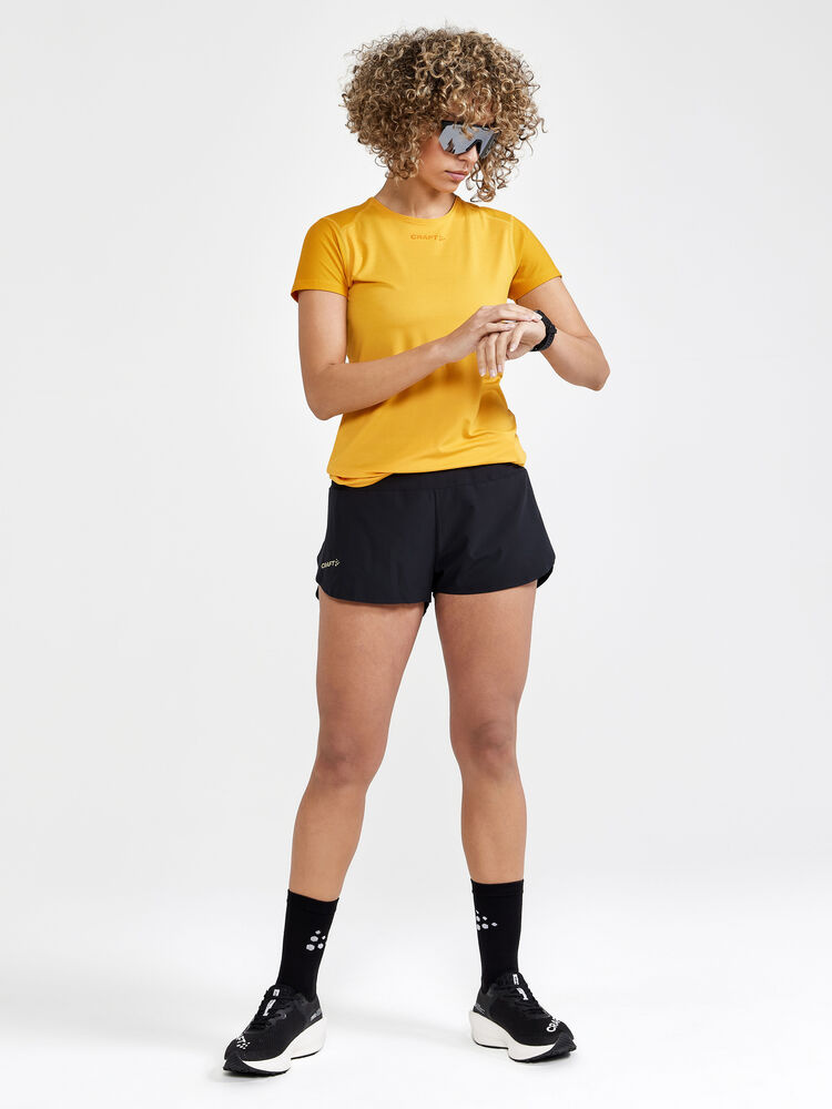 1910430-999486_PRO20Hypervent20Split20Shorts20W_Closeup5