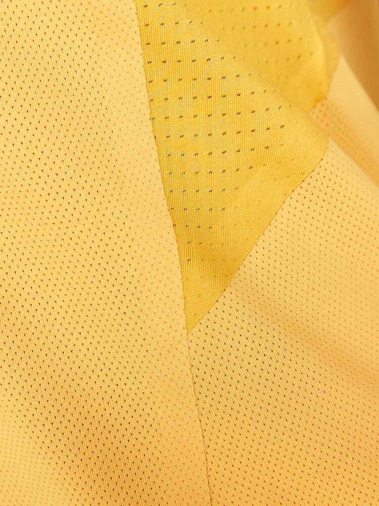 1910435-543000_PRO20Hypervent20Singlet20W_Closeup4