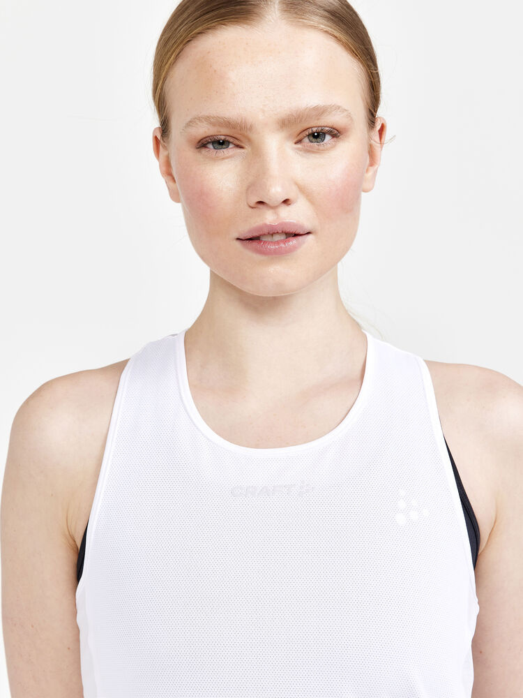 1910435-900000_PRO20Hypervent20Singlet20W_Closeup3