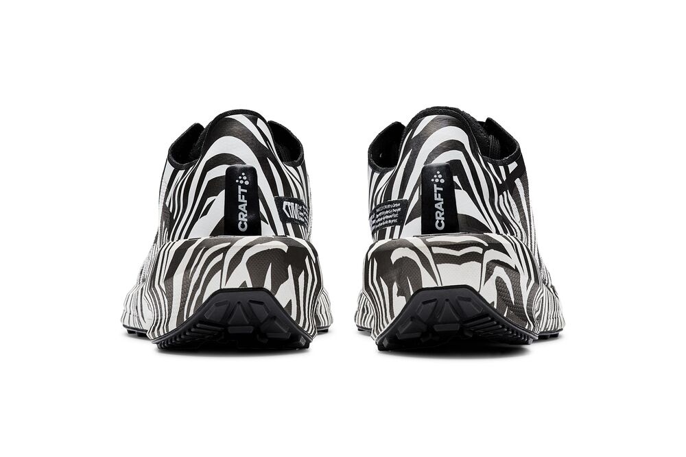 1910454-013000_65-2020CTM20Ultra20Carbon20W_Closeup2