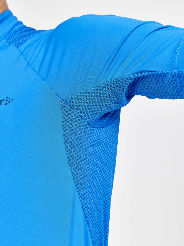 1910520-340000_Adv20Endur20Jersey20M_Closeup4