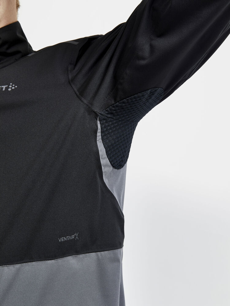 1910525-999985_Adv20Endur20Hydro20Jkt20M_Closeup5