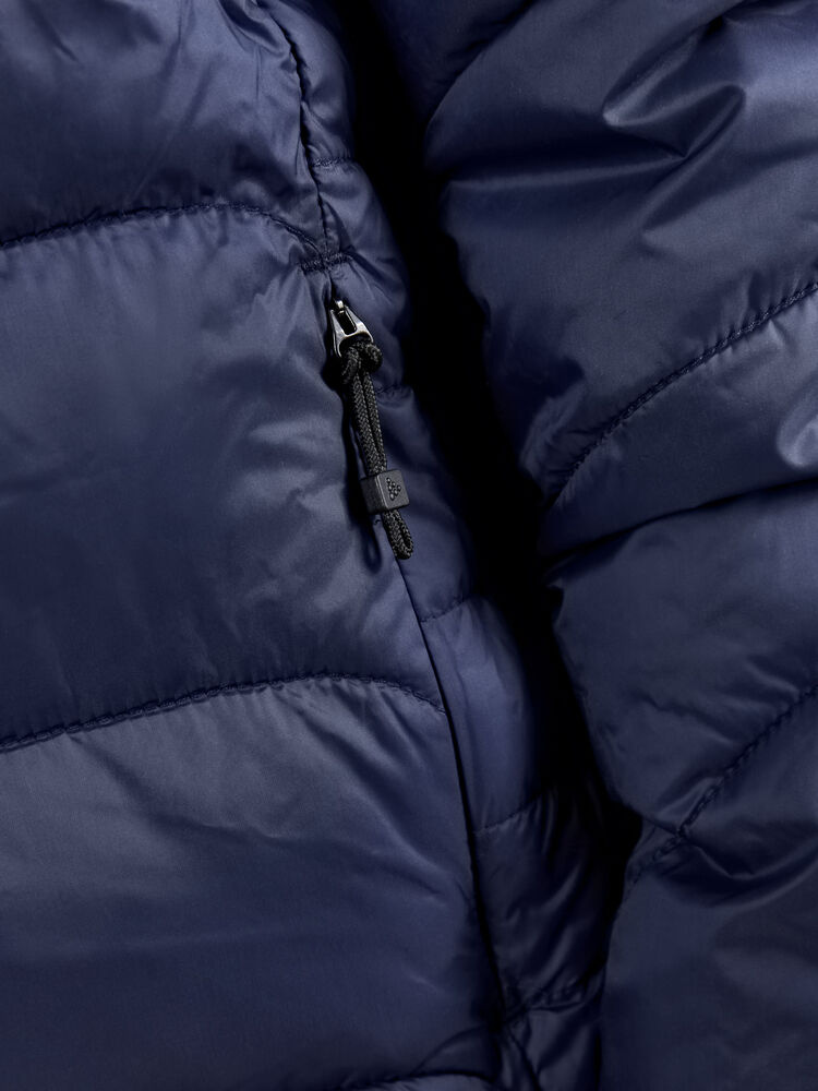 1910893-396000_CORE20Explore20Isolate20Jacket20Jr_Closeup4