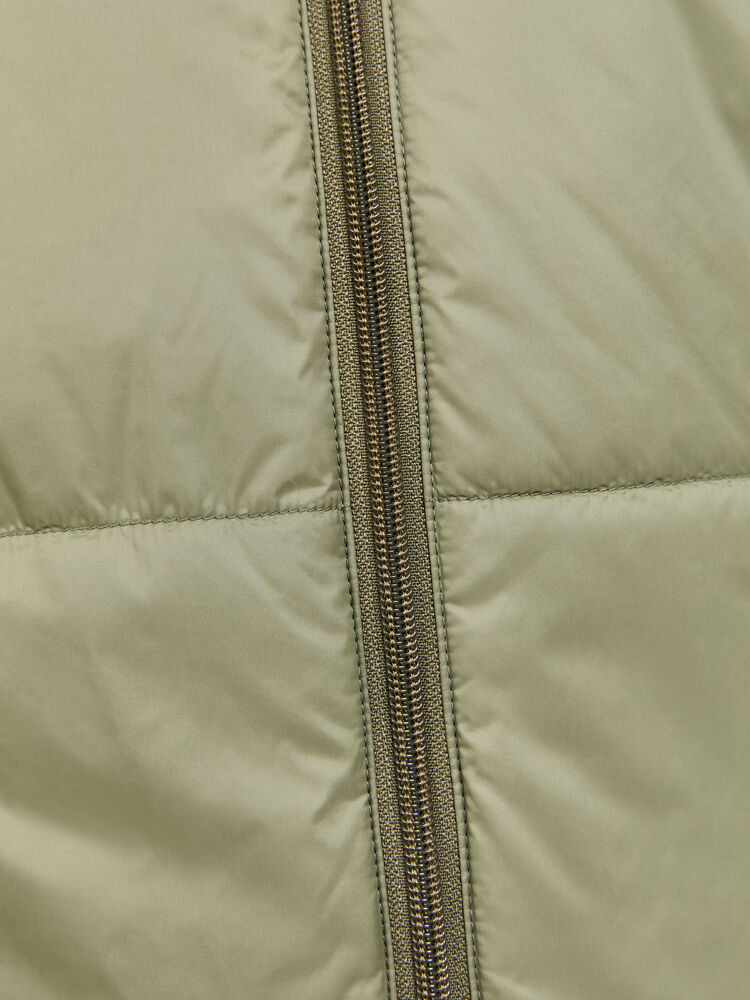 1910986-664000_CORE20Light20Padded20Vest20M_Closeup4