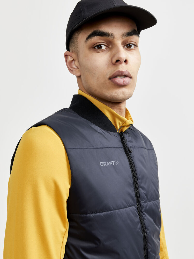 1910986-999000_CORE20Light20Padded20Vest20M_Closeup3
