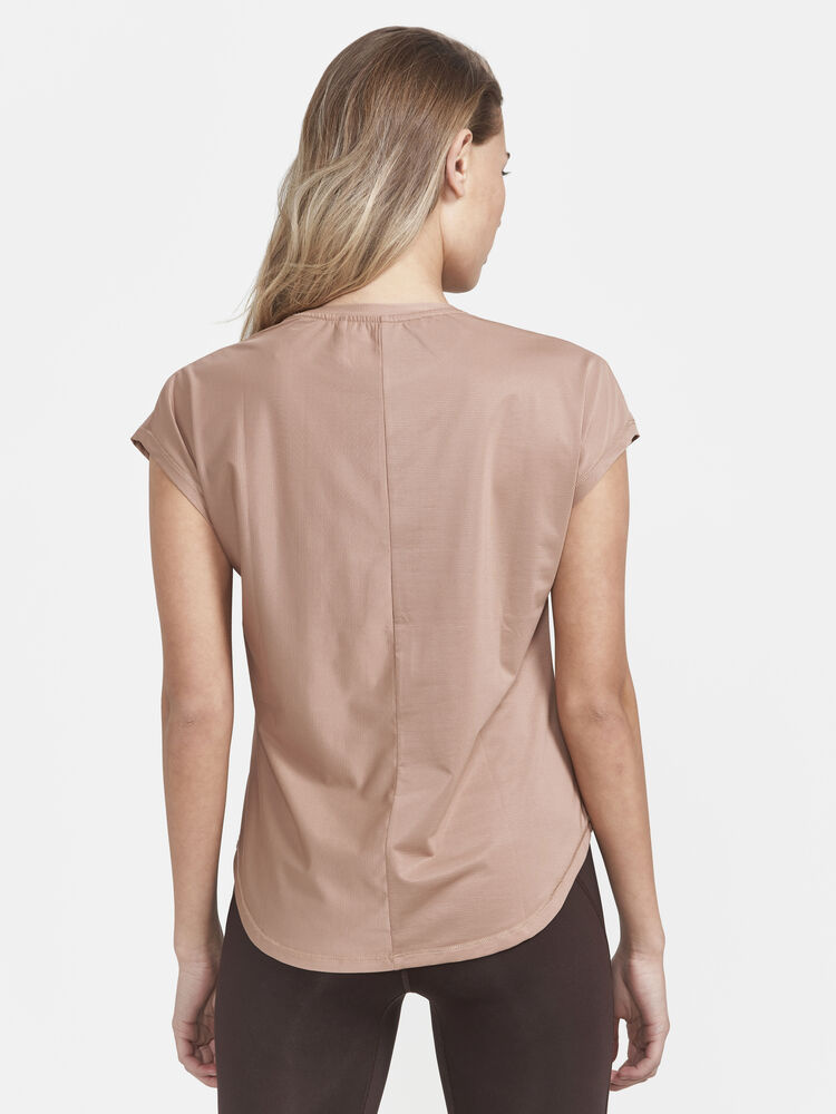 1911242-224000_Core20Essence20SS20Tee20W_Closeup2