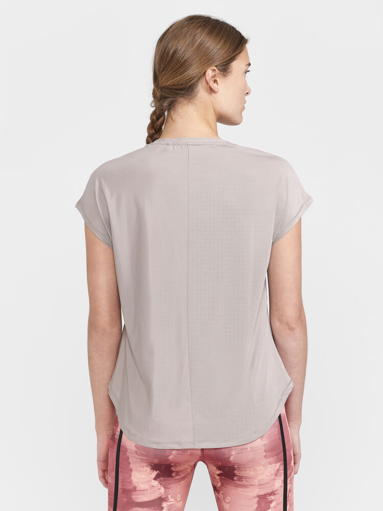 1911242-230000_Core20Essence20SS20Tee20W_Closeup2