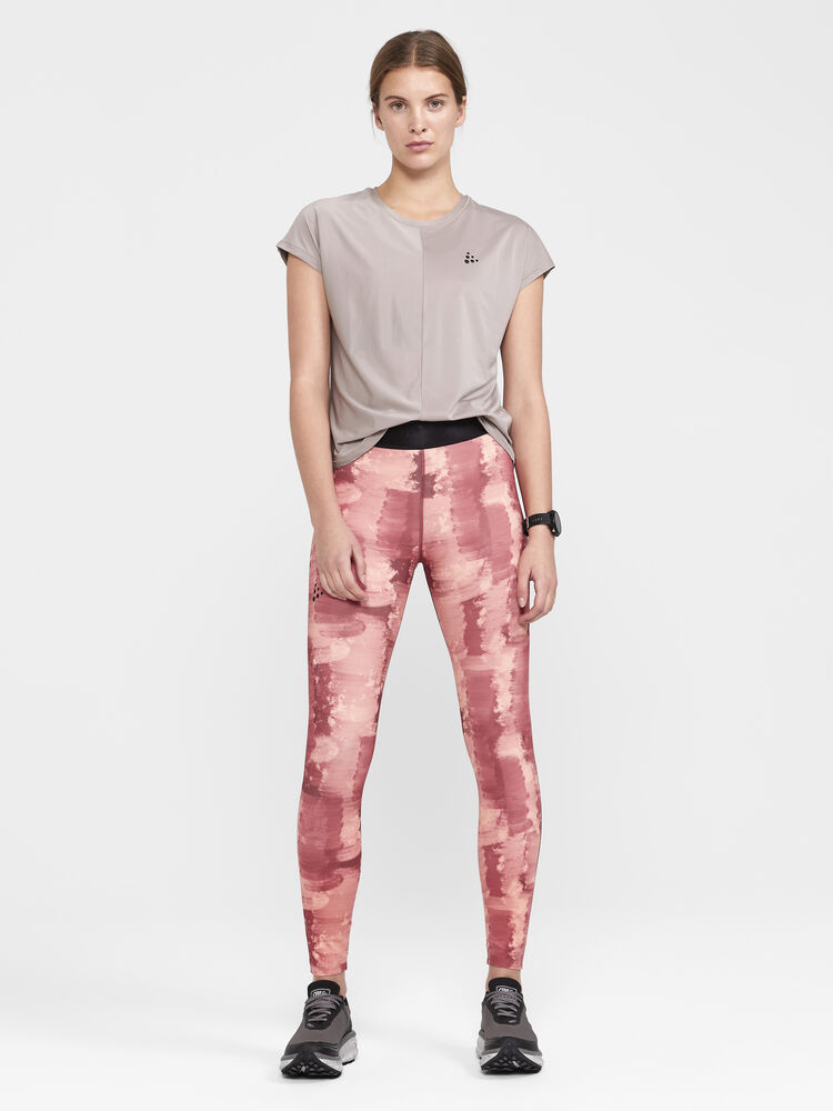 1911242-230000_Core20Essence20SS20Tee20W_Closeup3