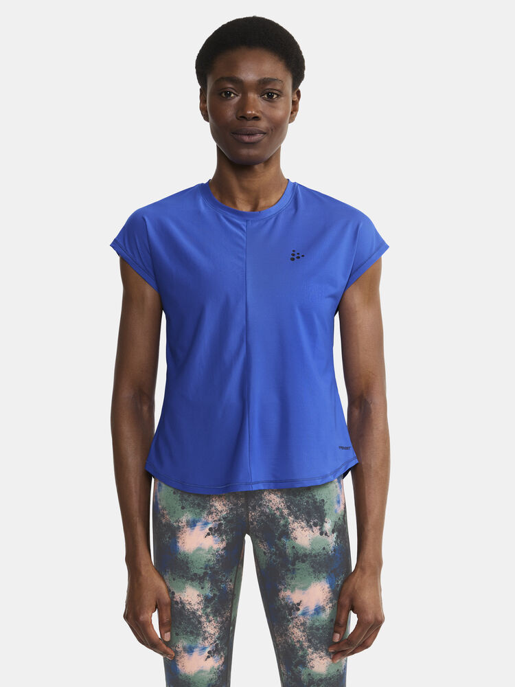 1911242-359000_Core20Essence20SS20Tee20W_closeup1