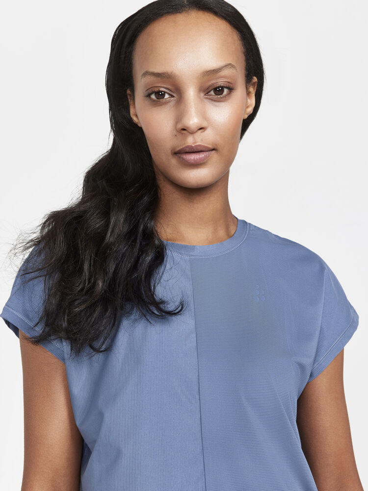 1911242-362000_Core20Essence20SS20Tee20W_Closeup3