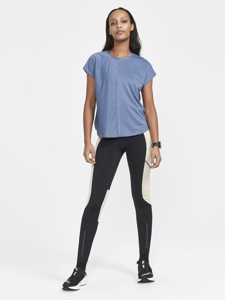 1911242-362000_Core20Essence20SS20Tee20W_Closeup5