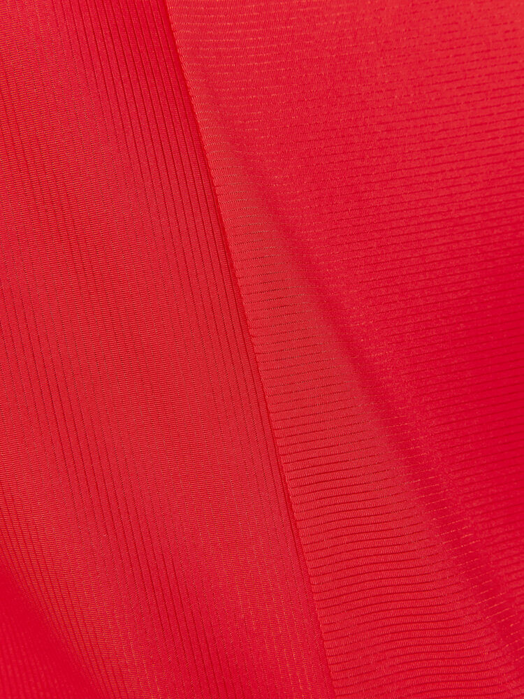 1911242-419000_Core20Essence20SS20Tee20W_Closeup4