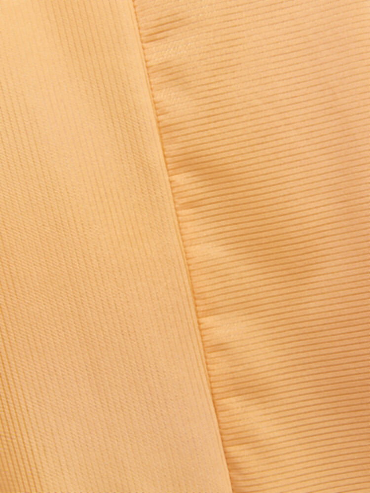 1911242-582000_Core20Essence20SS20Tee20W_Closeup4