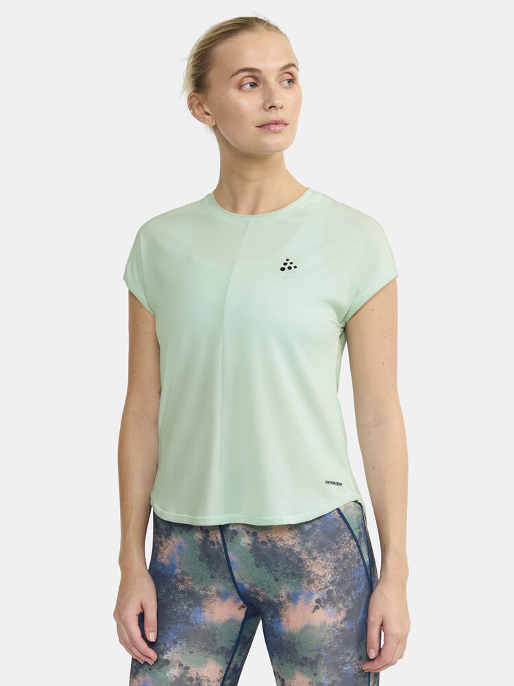 1911242-602000_Core20Essence20SS20Tee20W_closeup1