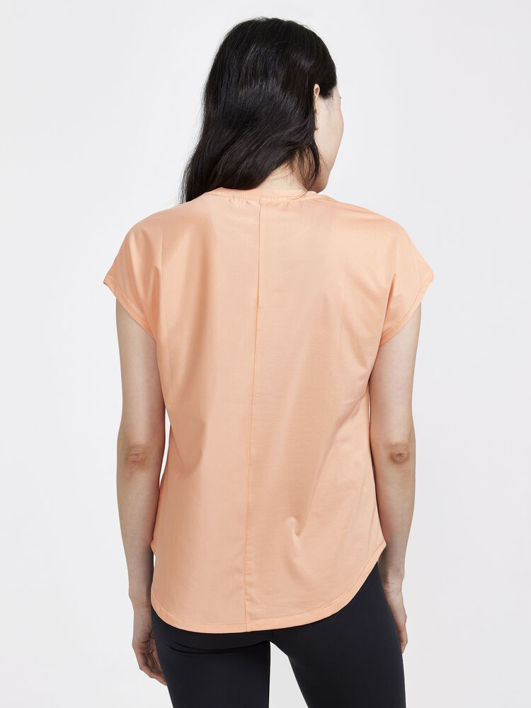 1911242-716000_Core20Essence20SS20Tee20W_Closeup2