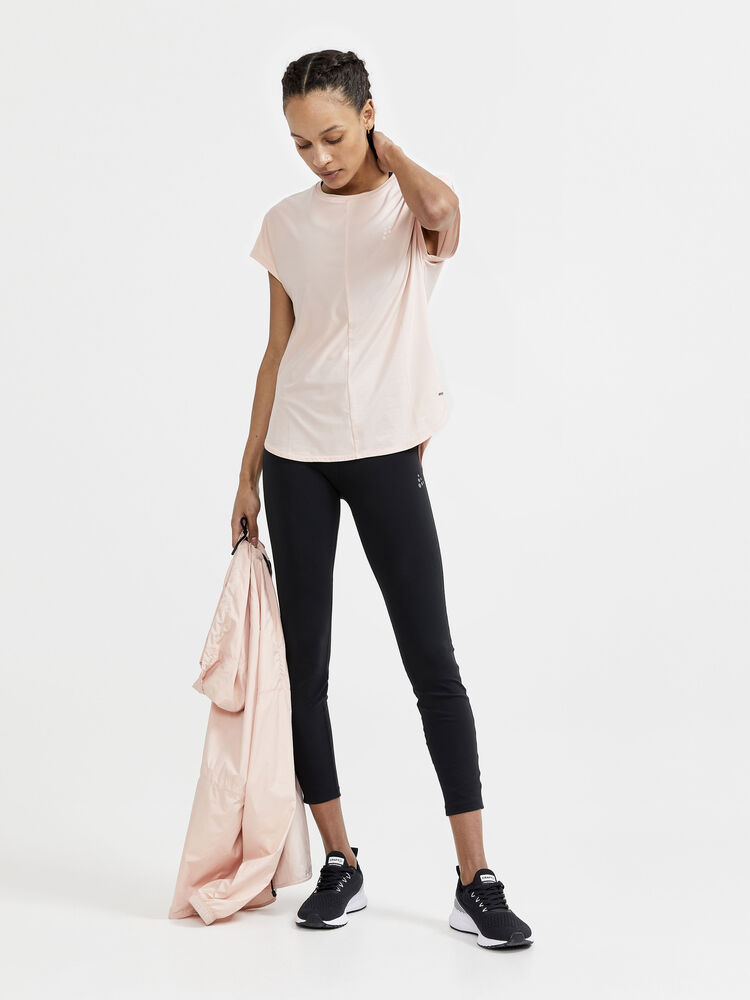 1911242-718000_CORE20Charge20Rib20Tee20W_Closeup7