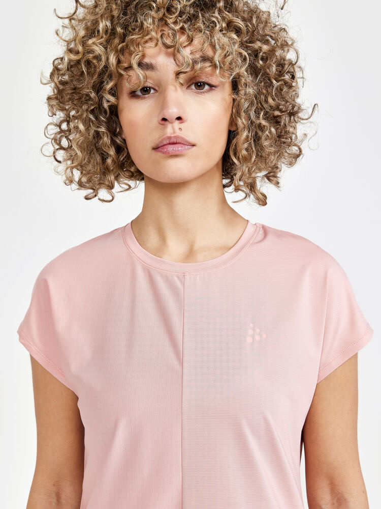 1911242-721000_Core20Charge20Rib20Tee20W_Closeup3