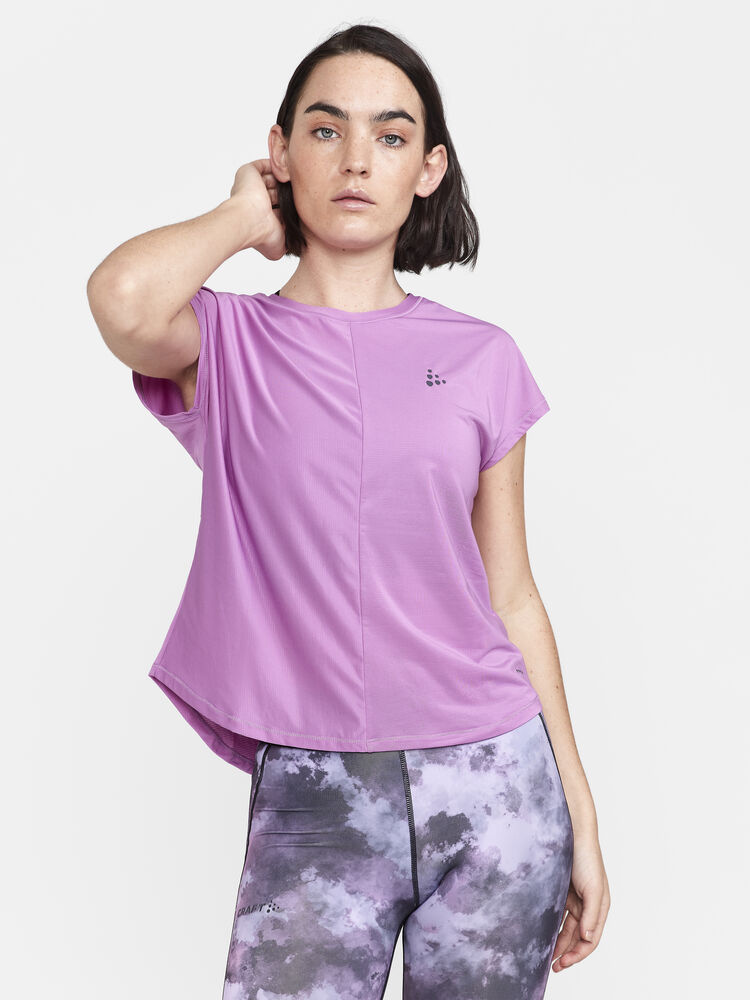 1911242-724000_Core20Essence20SS20Tee20W_Closeup1