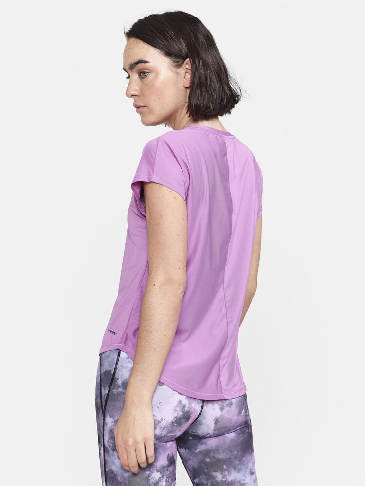 1911242-724000_Core20Essence20SS20Tee20W_Closeup2