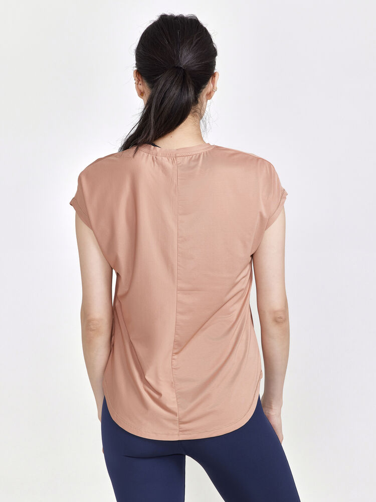 1911242-791000_Core20Essence20SS20Tee20W_Closeup2