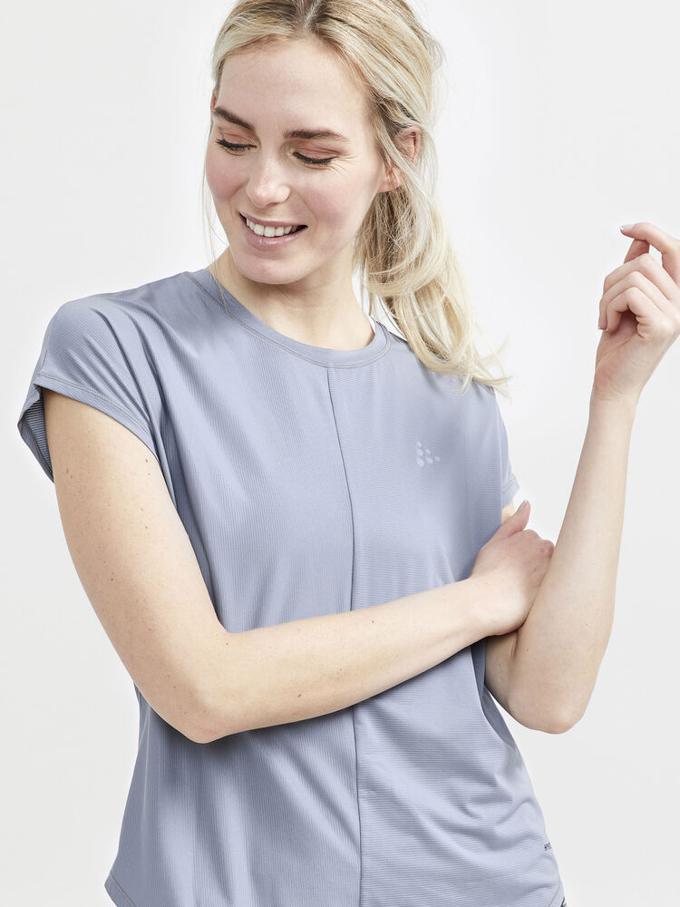 1911242-916000_CORE20Charge20Rib20Tee20W_Closeup3