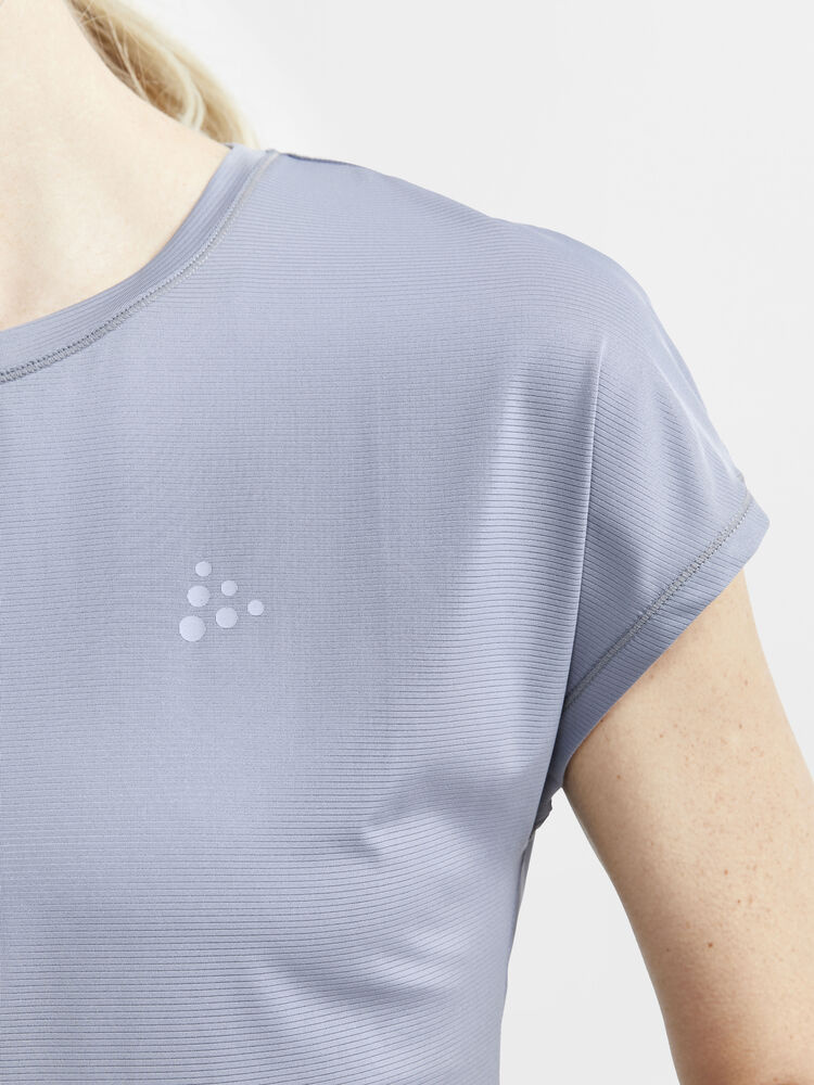 1911242-916000_CORE20Charge20Rib20Tee20W_Closeup4