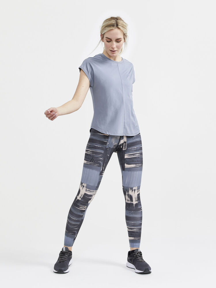 1911242-916000_CORE20Charge20Rib20Tee20W_Closeup6