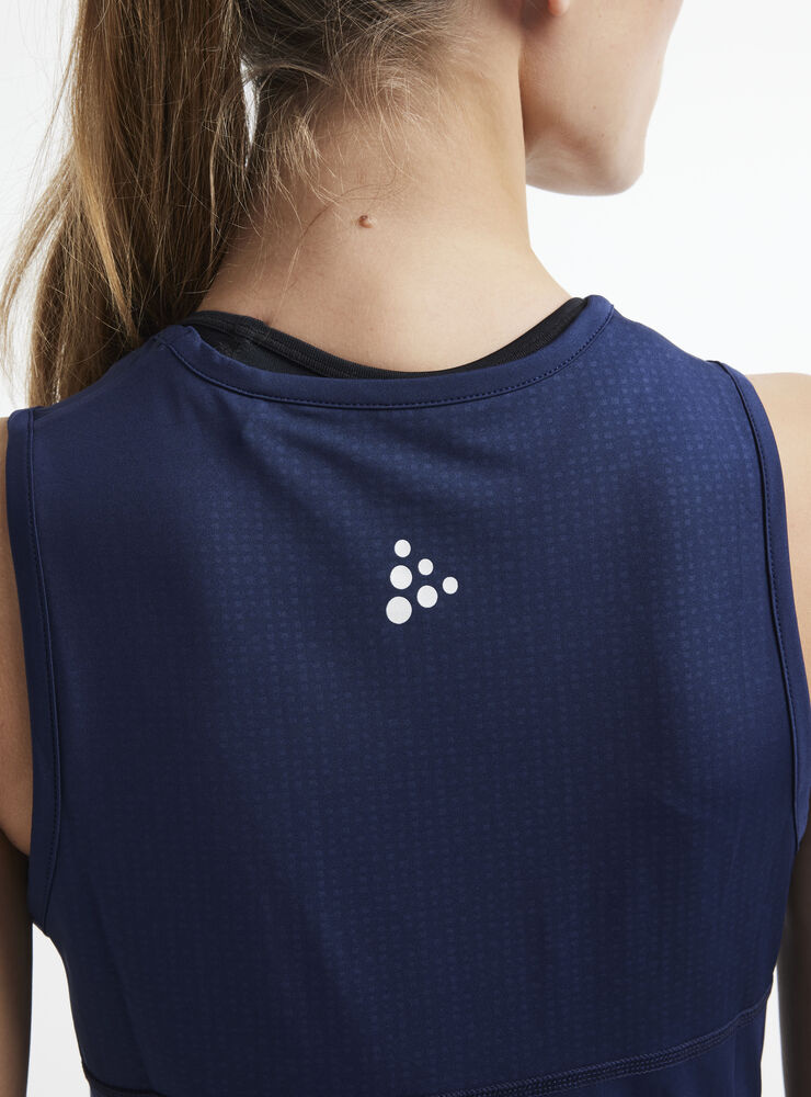 1912170-390000_Rush20Slim20Singlet20W_Closeup4