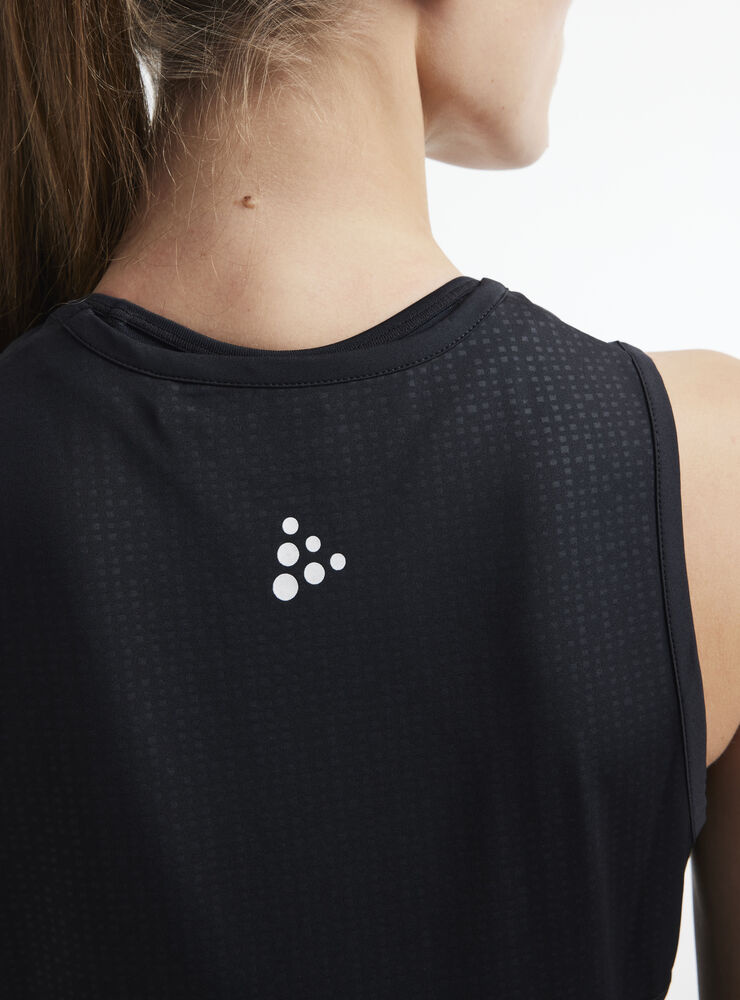1912170-999000_Rush20Slim20Singlet20W_Closeup4