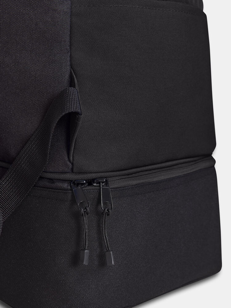 1914379-999000_Squad202.020Shoe20Backpack2026L_Closeup2