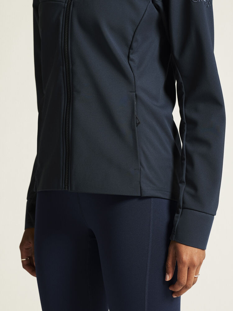 1915259-396000_ADV20Explore20Softshell20220Jkt20W_closeup6