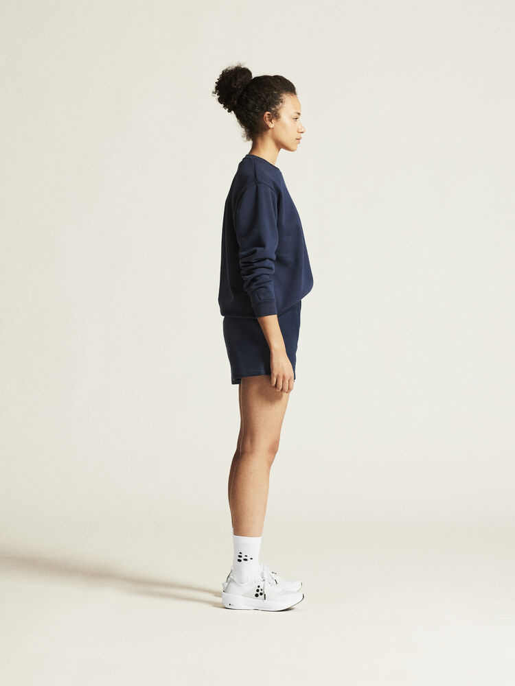 1915300-390000_Community20220R20Neck20W_closeup2