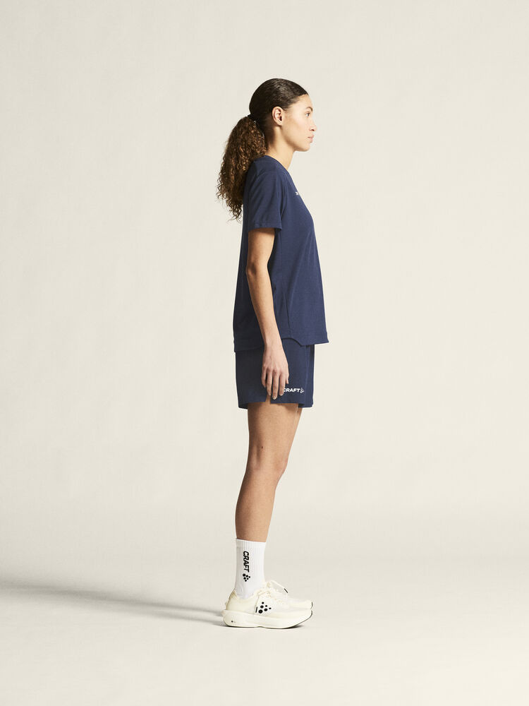 1915636-390000_Evolve20220Structured20Jersey2020W_closeup2