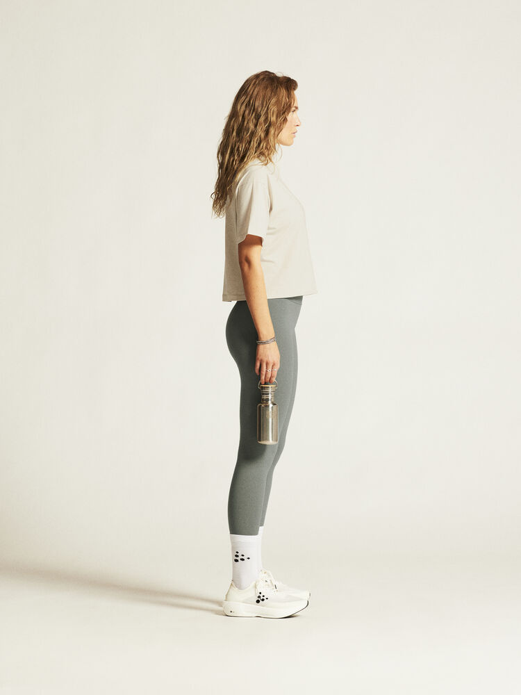 1916017-214000_Collective20Relaxed20SS20Tee20W_closeup2