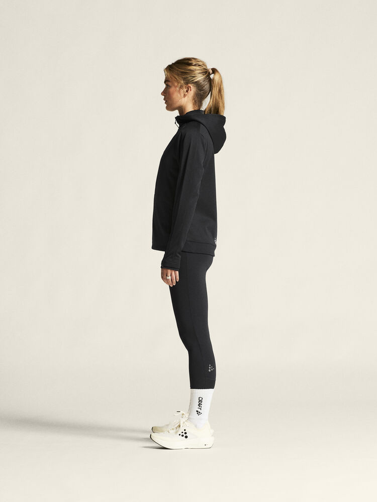 1916042-999000_Evolve20220Hood20Jacket20W_closeup4